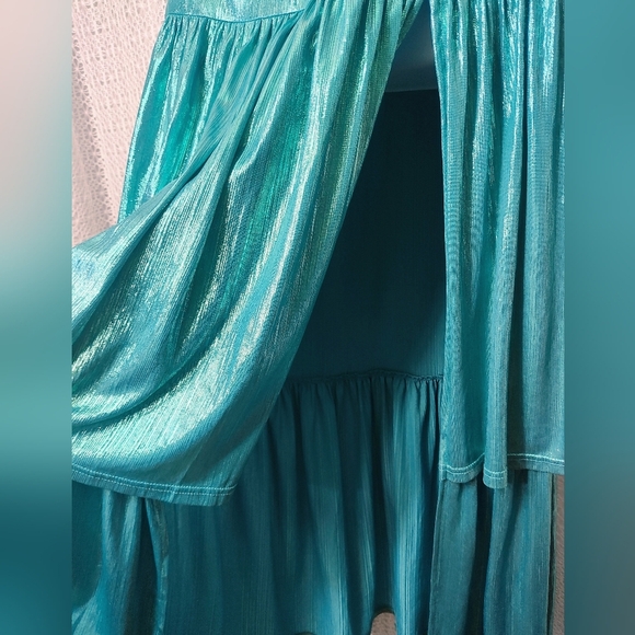 Elliatt Shimmering Teal Bow Dress - Picture 14 of 16